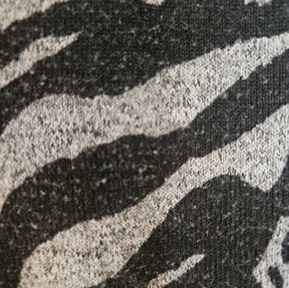 FRANK LYMAN DESIGN animal print long sleeve turtle neck - Picture 4 of 4